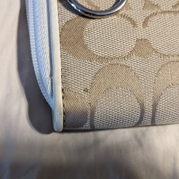 Signature Coach Accordion Wallet - Picture 6 of 8